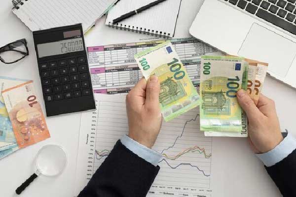 台积电周三尾盘下跌2.5%